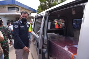 Kabid Humas Polda Lampung Pimpin Penyerahan Jasad Korban Sriwijaya