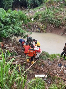 Aparatur dan Masyarakat Berhasil Temukan Korban Hanyut Banjir Langkapura
